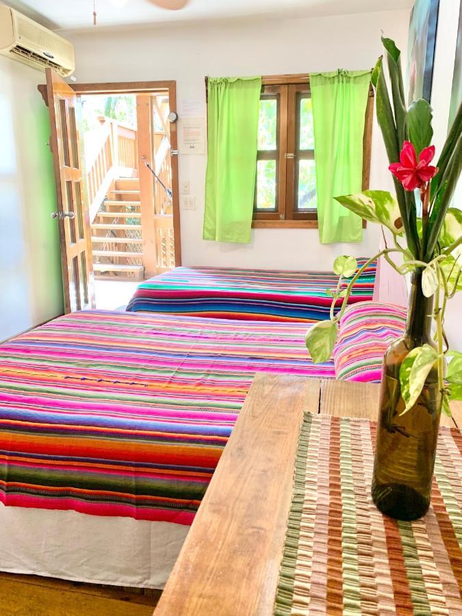 Seabreeze Inn Уест Енд Екстериор снимка