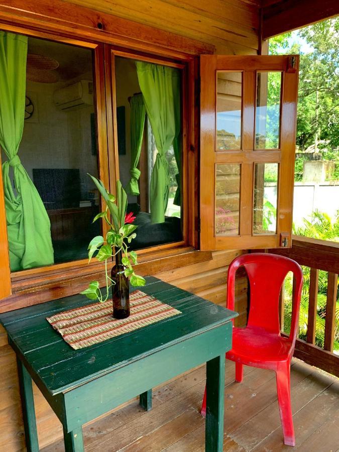 Seabreeze Inn Уест Енд Екстериор снимка