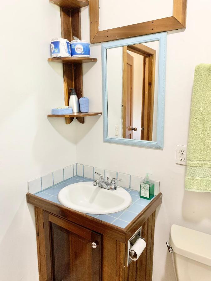 Seabreeze Inn Уест Енд Екстериор снимка
