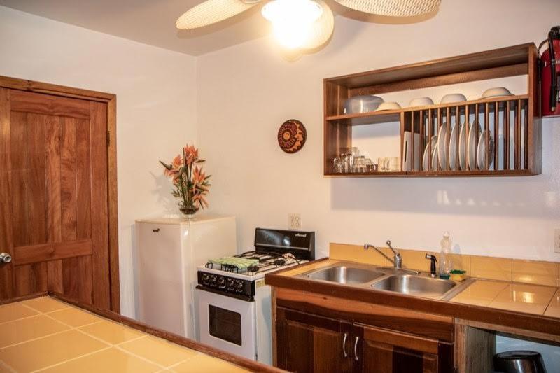 Seabreeze Inn Уест Енд Екстериор снимка
