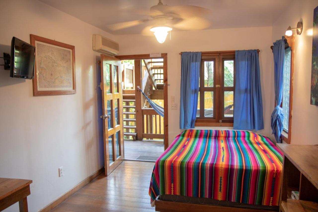 Seabreeze Inn Уест Енд Екстериор снимка