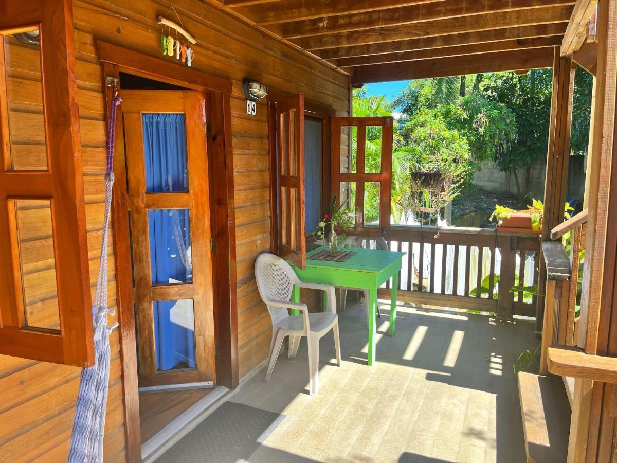 Seabreeze Inn Уест Енд Екстериор снимка